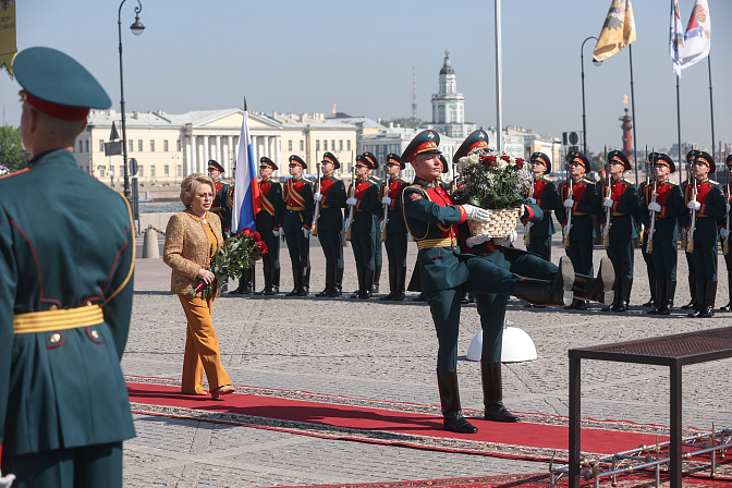 санкт-петербург день города возложение валентина матвиенко председатель сф