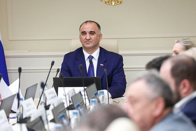 сенатор мохмад ахмадов