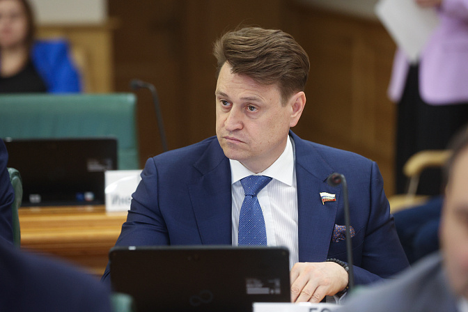 сенатор олег голов