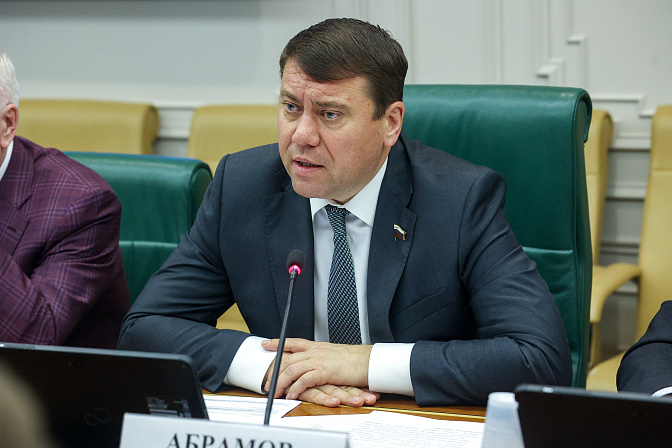 сенатор иван абрамов