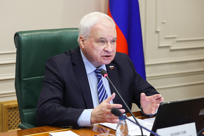 сенатор андрей денисов
