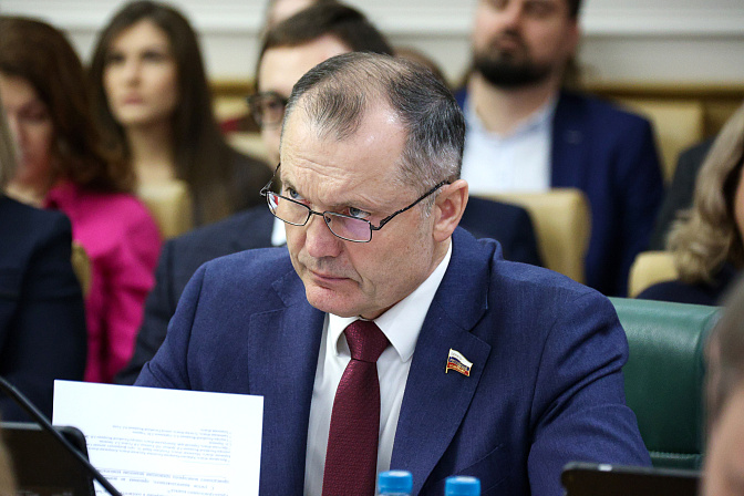 сенатор игорь мурог