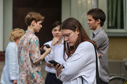 Большинство россиян поддерживает запрет телефонов на уроках
