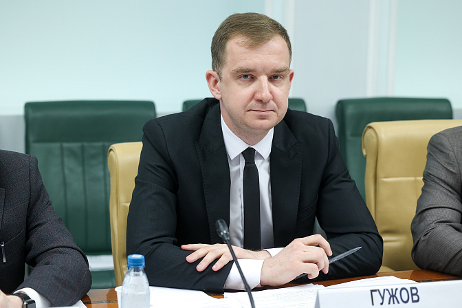 замдиректора департамента жилищной политики минстроя россии андрей гужов