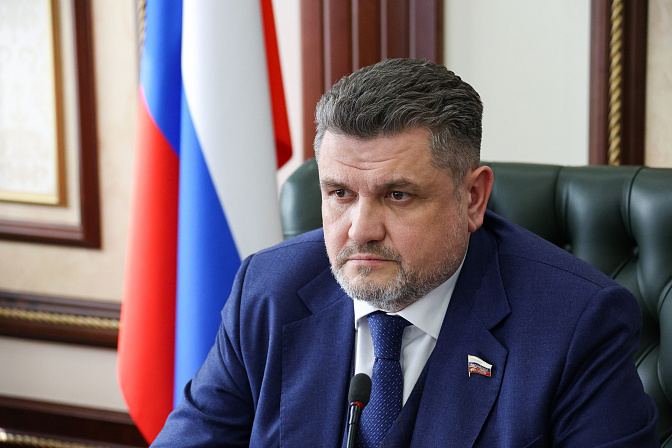 сенатор александр жуков