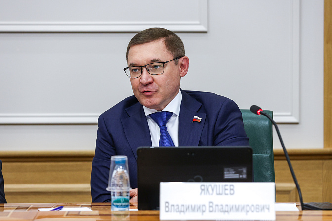 первый заместитель председателя сф владимир якушев