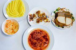 Школы ЛНР могут перейти на систему централизованных закупок питания