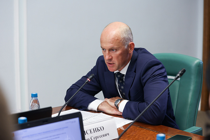 первый заместитель министра здравоохранения рф виктор фисенко