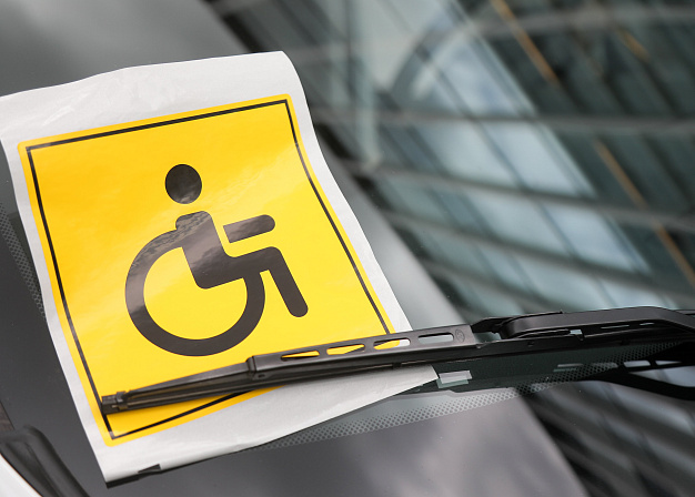 инвалид знак на машине 