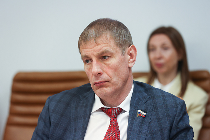 сенатор олег земцов