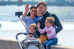 Счастливыми россиян делает семья, здоровье и хорошая работа 