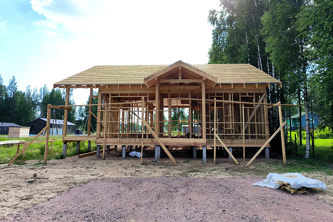 деревянный дом стройка 