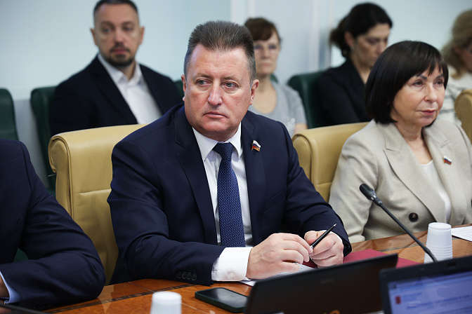 сенатор евгений богомазов