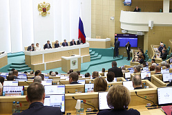 Матвиенко поздравила сенаторов-Героев Отечества с их праздником 