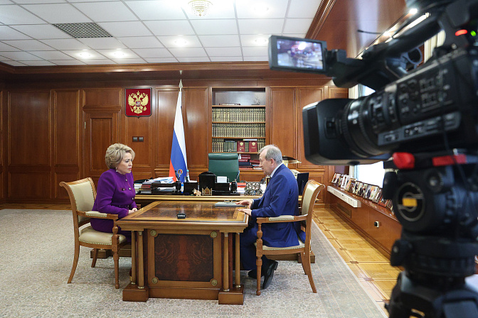 председатель сф валентина матвиенко на встрече с президентом российский академии наук геннадием красниковым