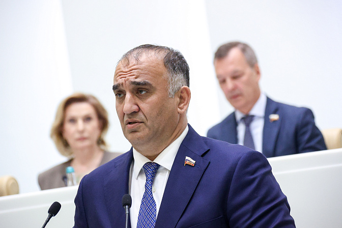 сенатор мохмад ахмадов