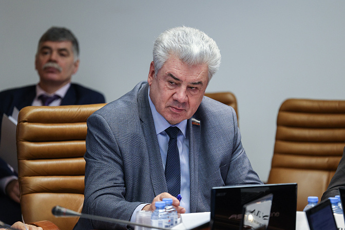 Сенатор Виктор Бондарев
