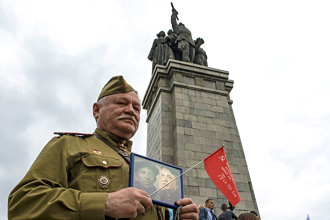 памятник советской армии в софии
