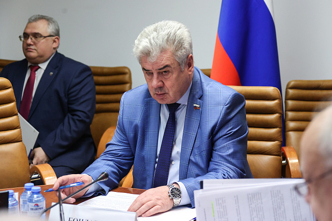 Сенатор Виктор Бондарев