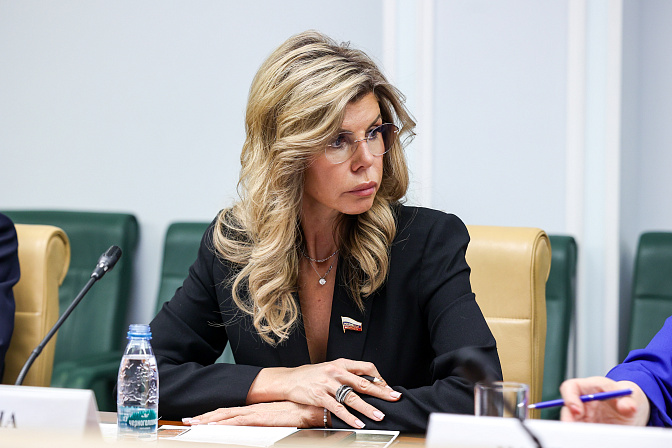 сенатор евгения уваркина