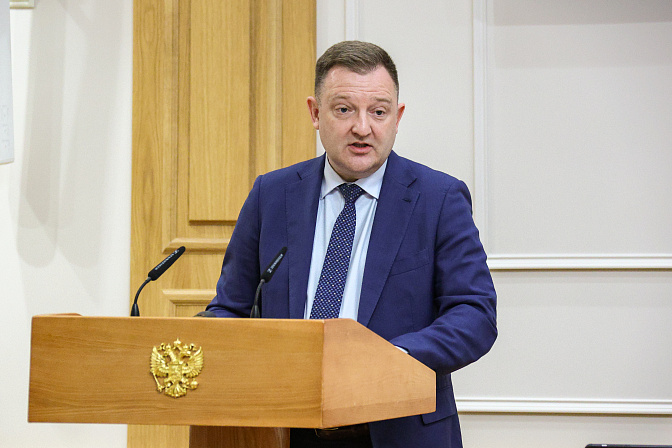 первый замминистра просвещения рф александр бугаев 