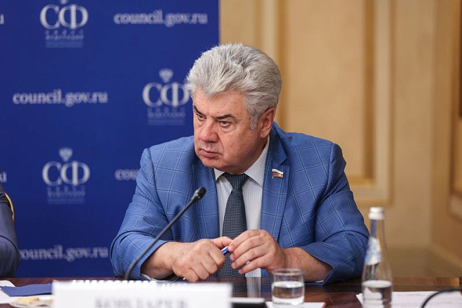 Сенатор Виктор Бондарев