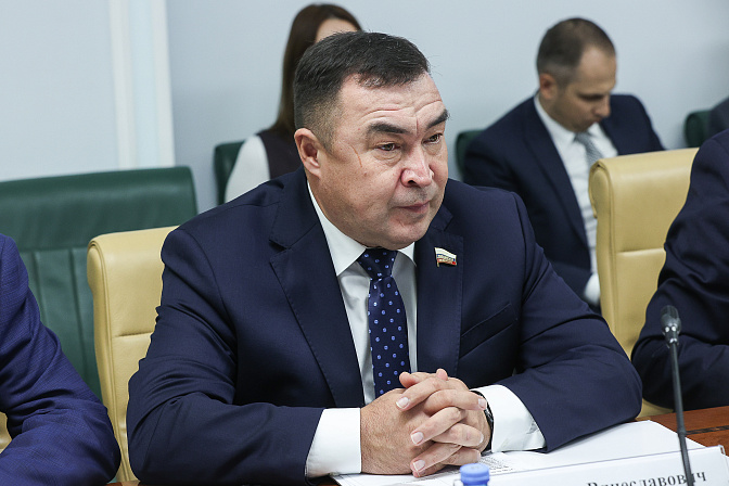 Сенатор Александр Новьюхов