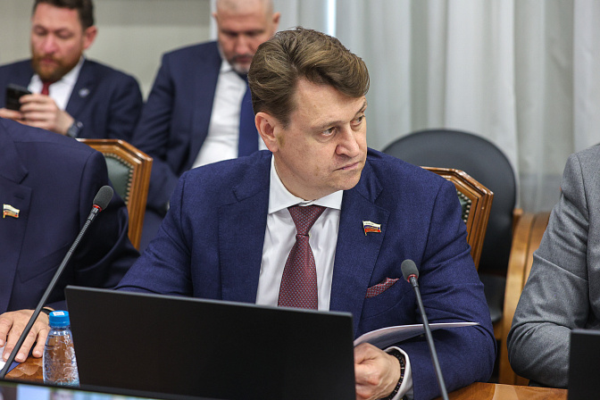сенатор олег голов