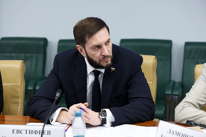 сенатор иван евстифеев