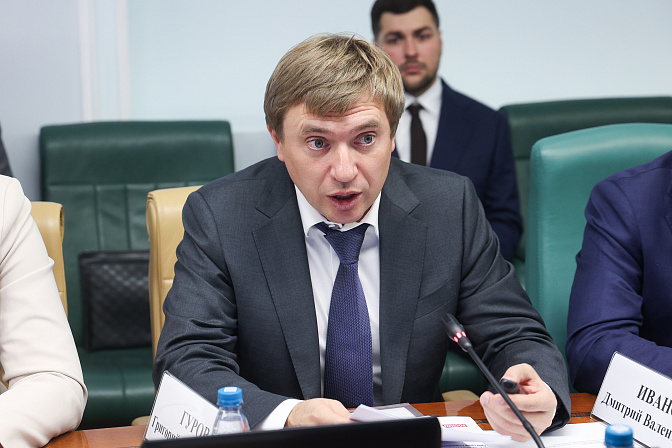 руководитель росмолодёжи григорий гуров