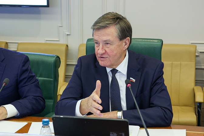 сенатор сергей рябухин