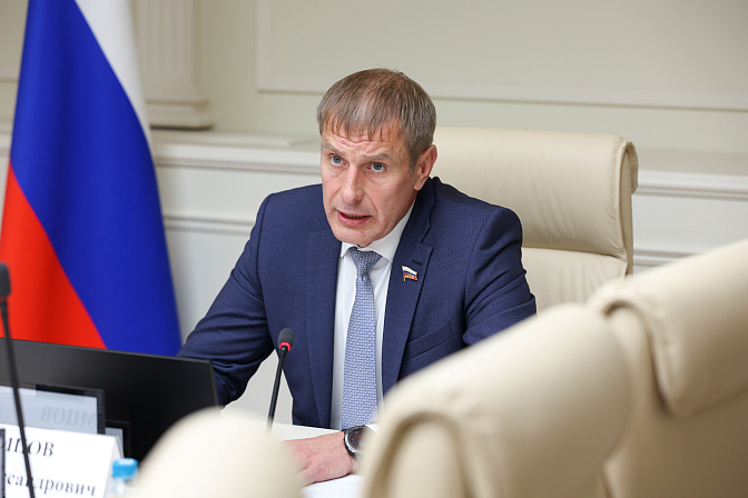 сенатор олег земцов
