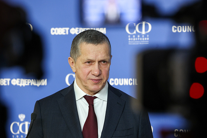 зампред правительства-полпред президента рф в дфо юрий трутнев 