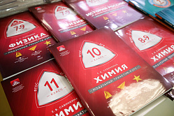 В школах появятся новые учебники по биологии и физике