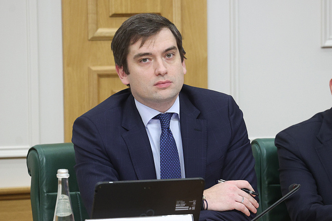 первый замминистра экономического развития рф максим колесников