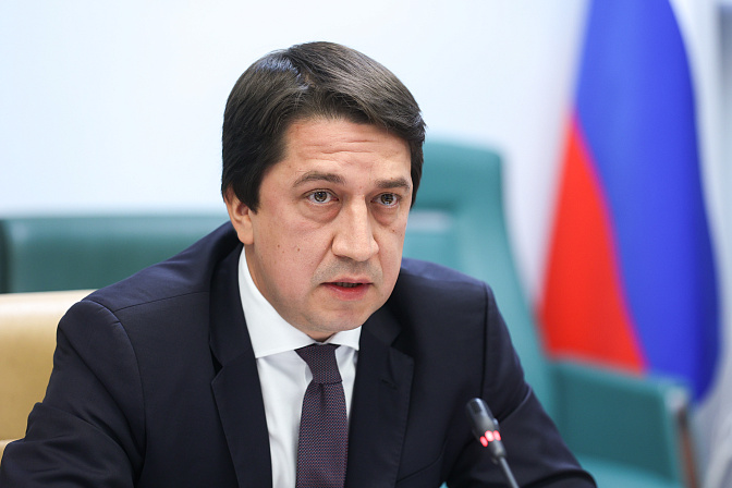 замдиректора департамента минпромторга рф артур галиуллин
