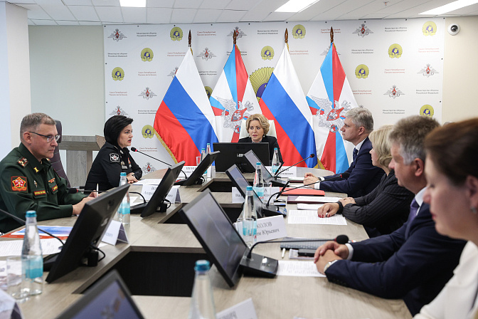 Председатель СФ Валентина Матвиенко во время посещения пансиона воспитанниц Минобороны