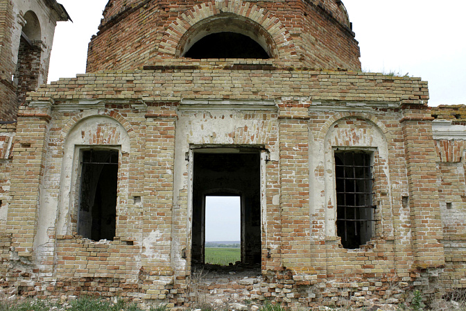 храм руины реставрация старая церковь 