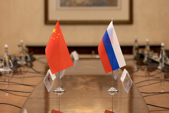 флаги россии и китая