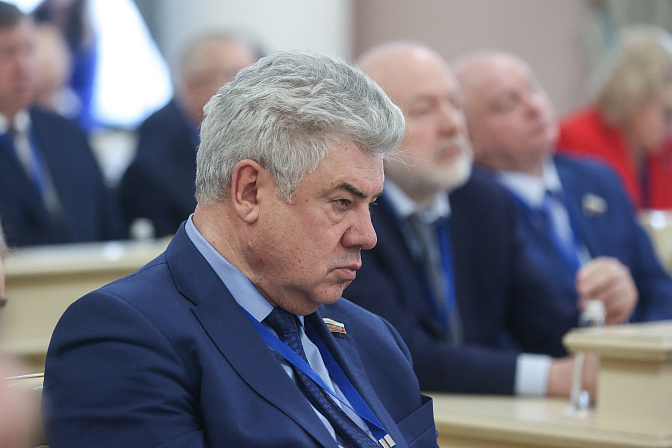 Сенатор Виктор Бондарев
