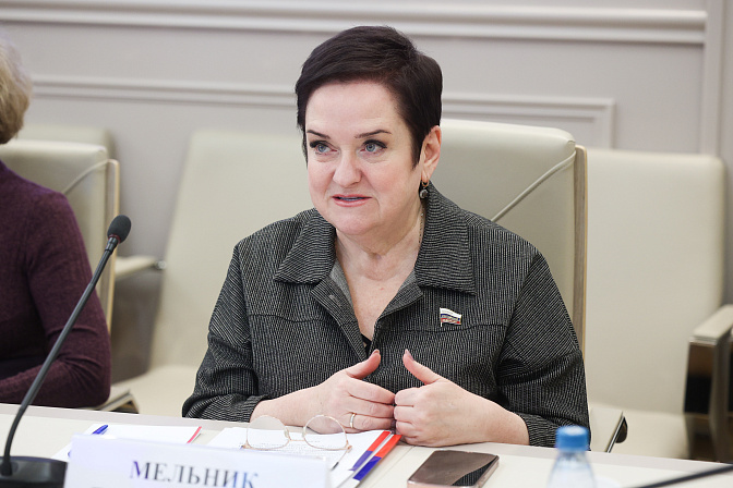 сенатор лариса мельник