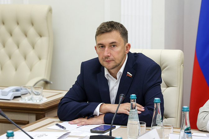 сенатор сергей карякин