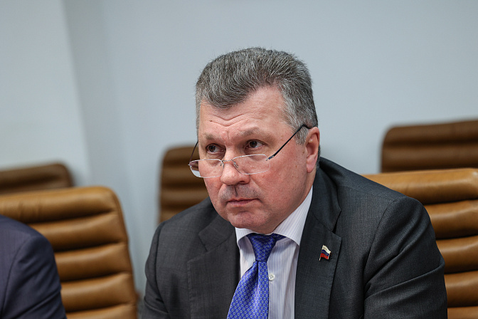 сенатор валерий васильев