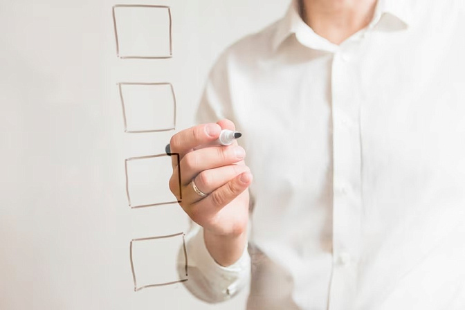 человек выбирает из списка куда поставить галочку