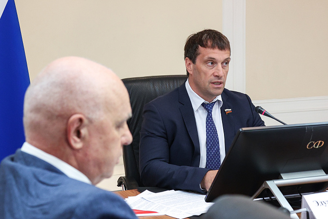 сенатор эдуард исаков