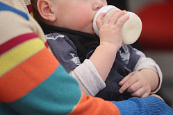 В самолёт разрешат брать бутылочки с детским питанием объёмом более 100 мл 