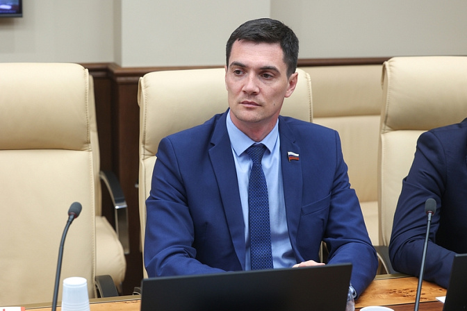 сенатор рф член сф роман маслов