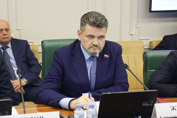 Сенатор Александр Жуков
