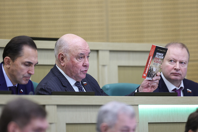 Сенатор Григорий Карасин
