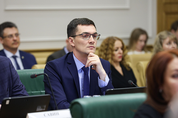 сенатор роман маслов